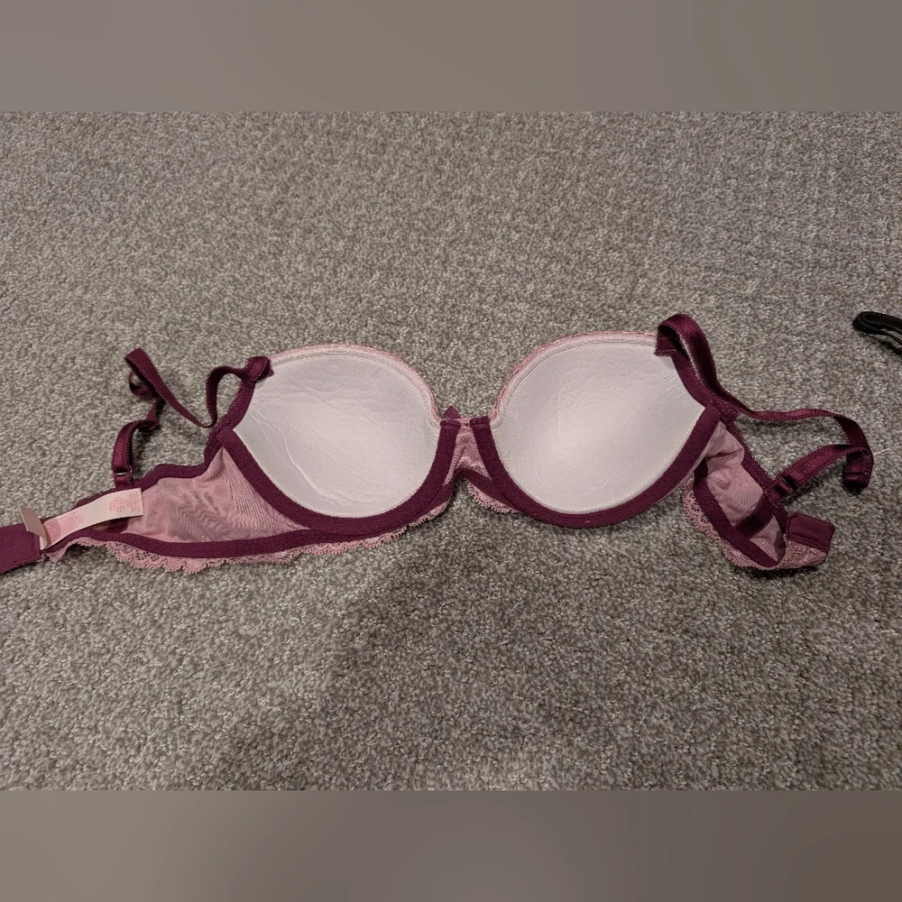 3 Victoria Secret Bras 32C - Picture 2 of 7